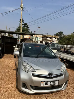 Toyota Ractis 1.5 AWD 2016 Silver