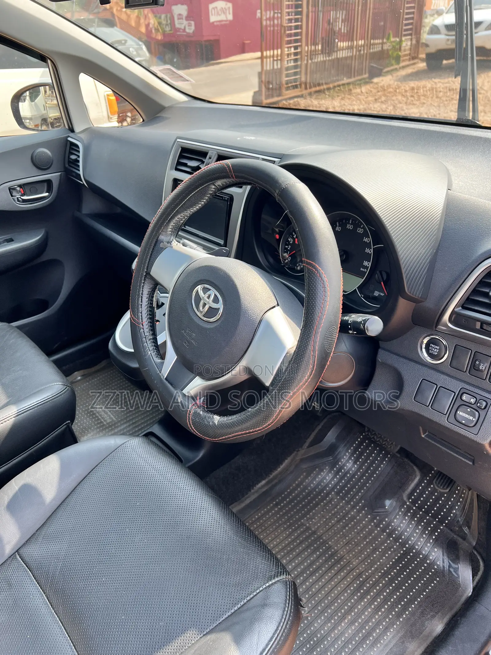 Toyota Ractis 1.5 AWD 2016 Silver