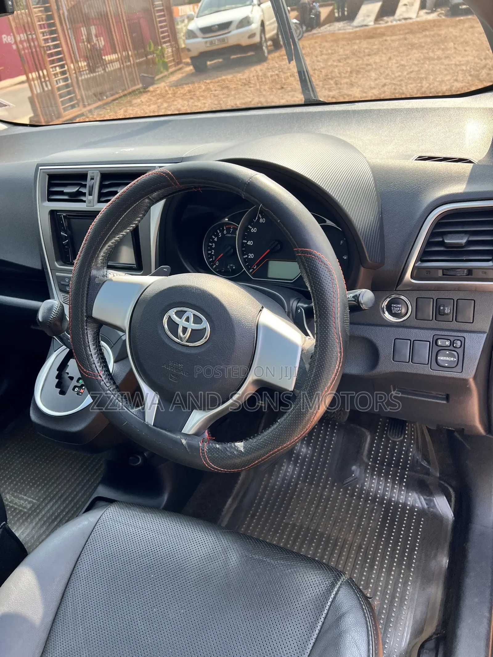 Toyota Ractis 1.5 AWD 2016 Silver