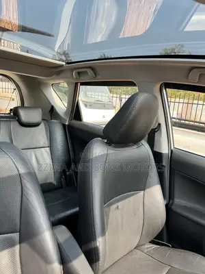 Toyota Ractis 1.5 AWD 2016 Silver