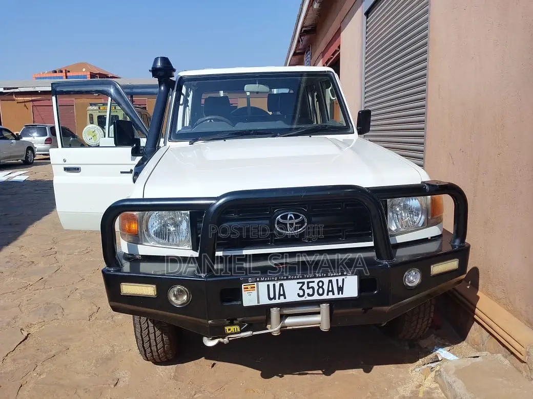 Toyota Land Cruiser 79 Series 2015 White