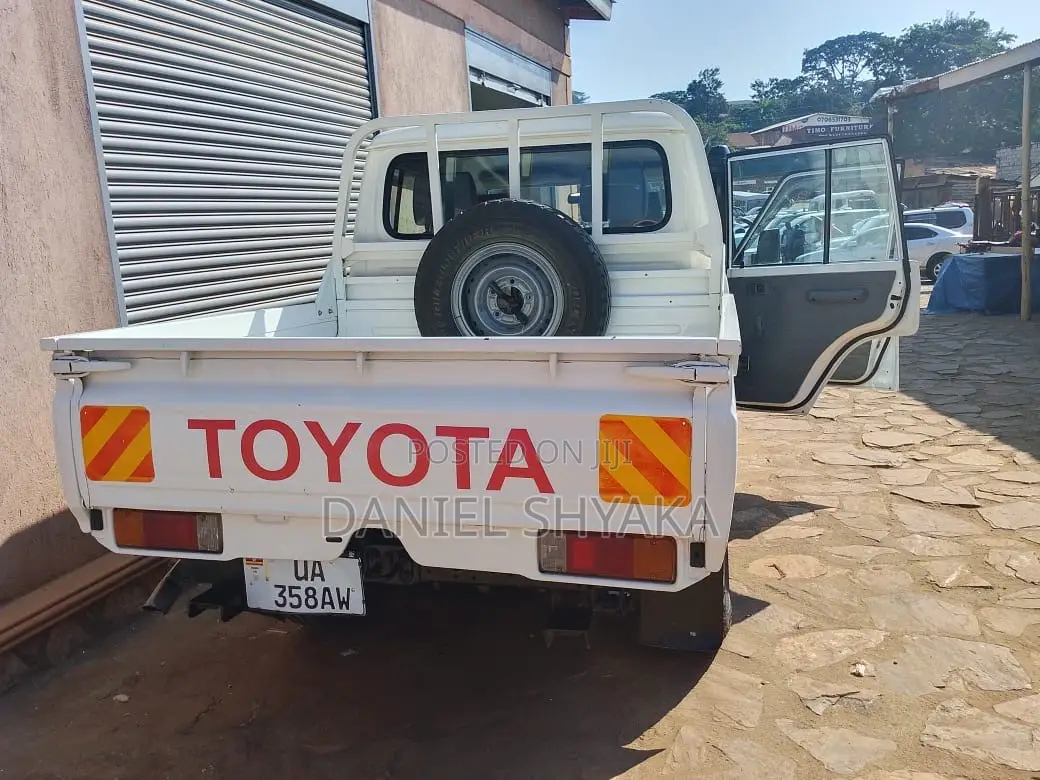 Toyota Land Cruiser 79 Series 2015 White