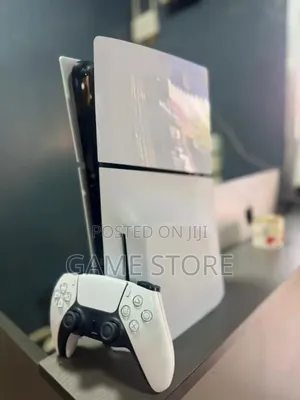 PS5 Slim at Em Plaza Graphics Sharp Enough to Cut Onions