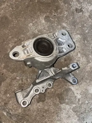 Nissan Xtrail NT32 Hybrid Engine Mounting