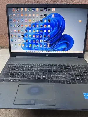 Laptop HP 250 G10 8GB Intel Core i3 SSD 250GB