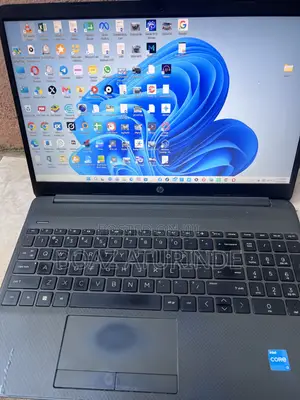 Laptop HP 250 G10 8GB Intel Core i3 SSD 250GB