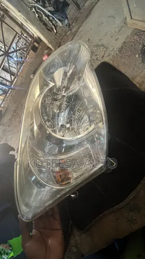 Toyota Runix 2005 Headlight (Non Xenon)