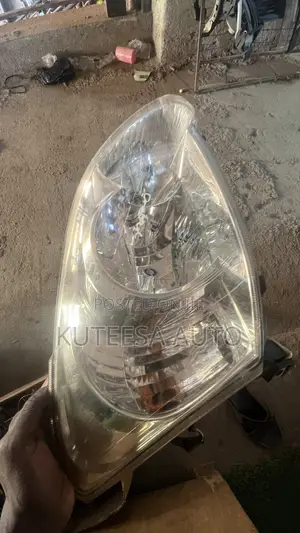 Toyota Runix 2005 Headlight (Non Xenon)