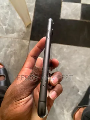 Apple iPhone 11 64 GB Gray