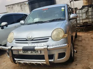 Toyota Sienta 2007 Silver