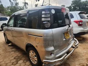 Toyota Sienta 2007 Silver
