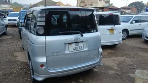 Toyota Sienta 2008 Silver