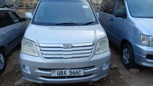 Toyota Noah 2005 Silver