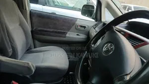Toyota Noah 2005 Silver