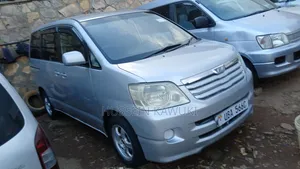 Toyota Noah 2005 Silver
