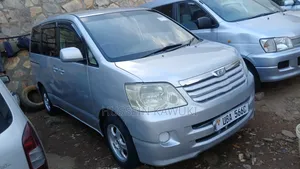 Toyota Noah 2005 Silver