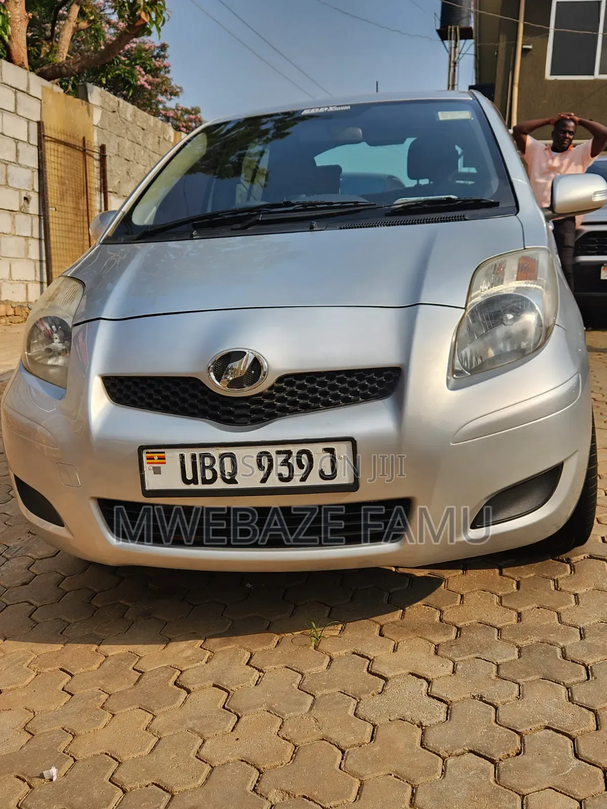 Toyota Vitz 2010 Silver
