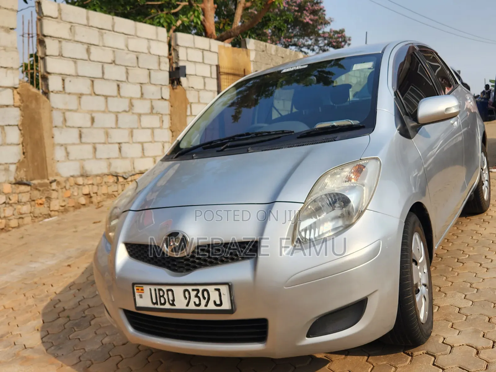 Toyota Vitz 2010 Silver