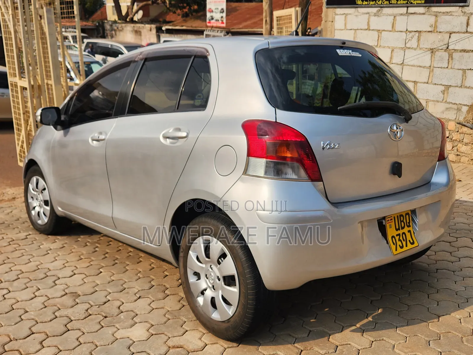 Toyota Vitz 2010 Silver