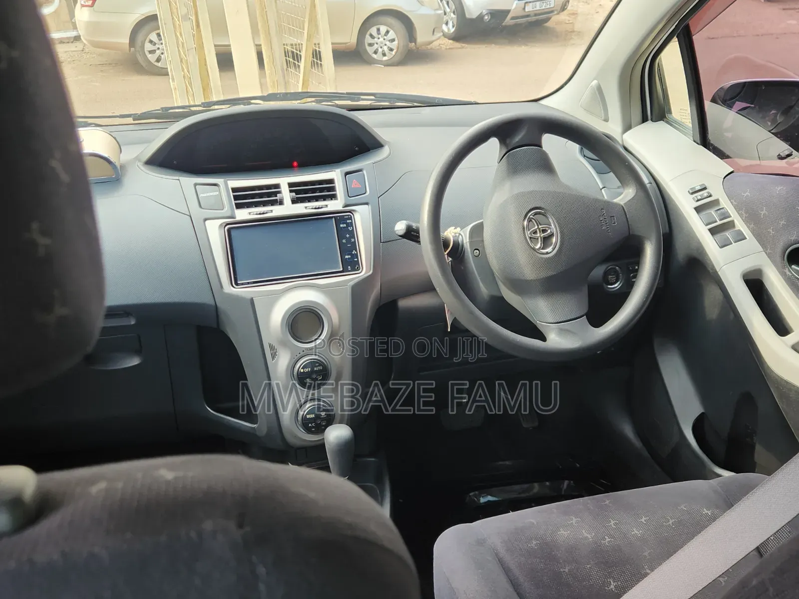 Toyota Vitz 2010 Silver