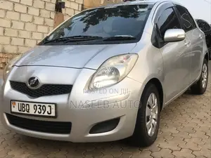 Toyota Vitz 2009 Silver