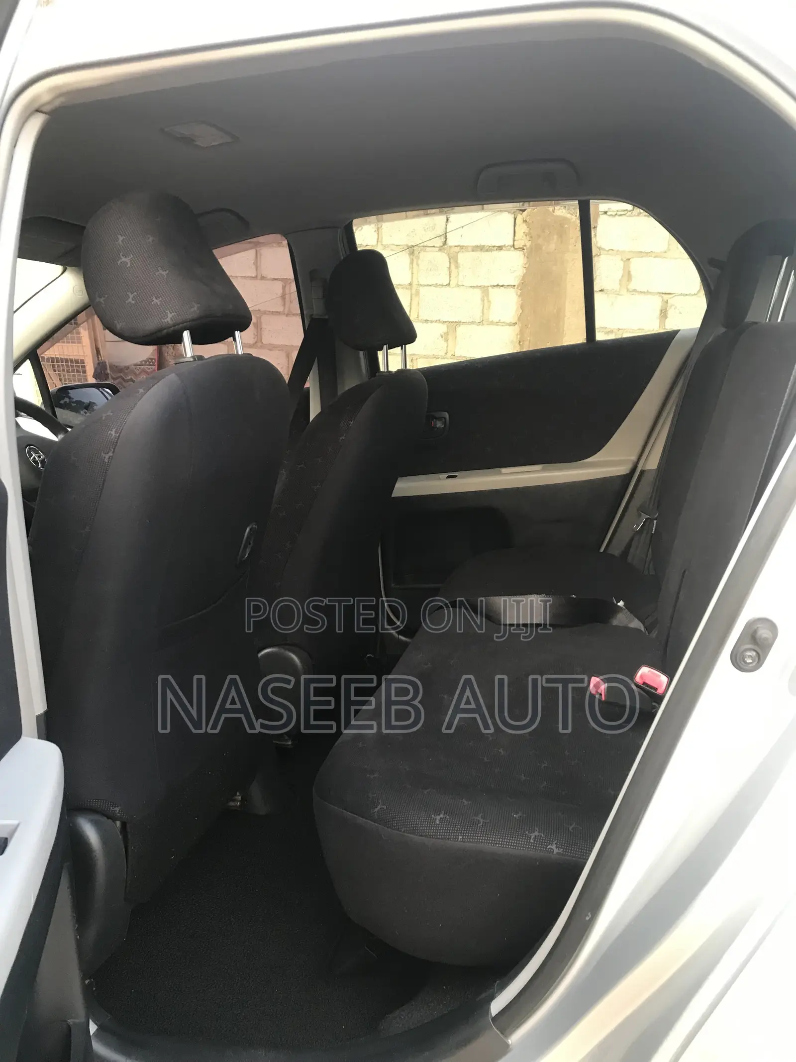 Toyota Vitz 2009 Silver
