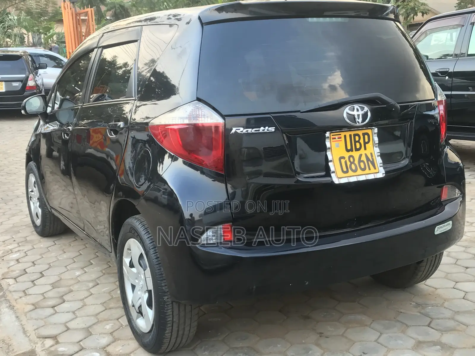 Toyota Ractis 2011 Black