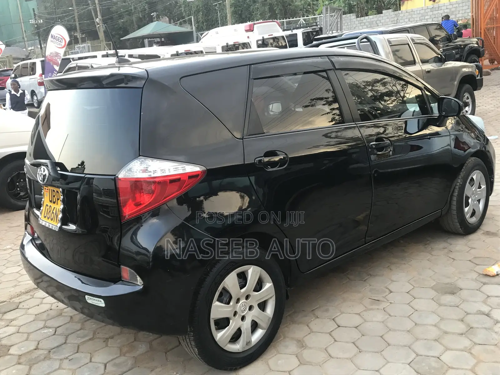 Toyota Ractis 2011 Black