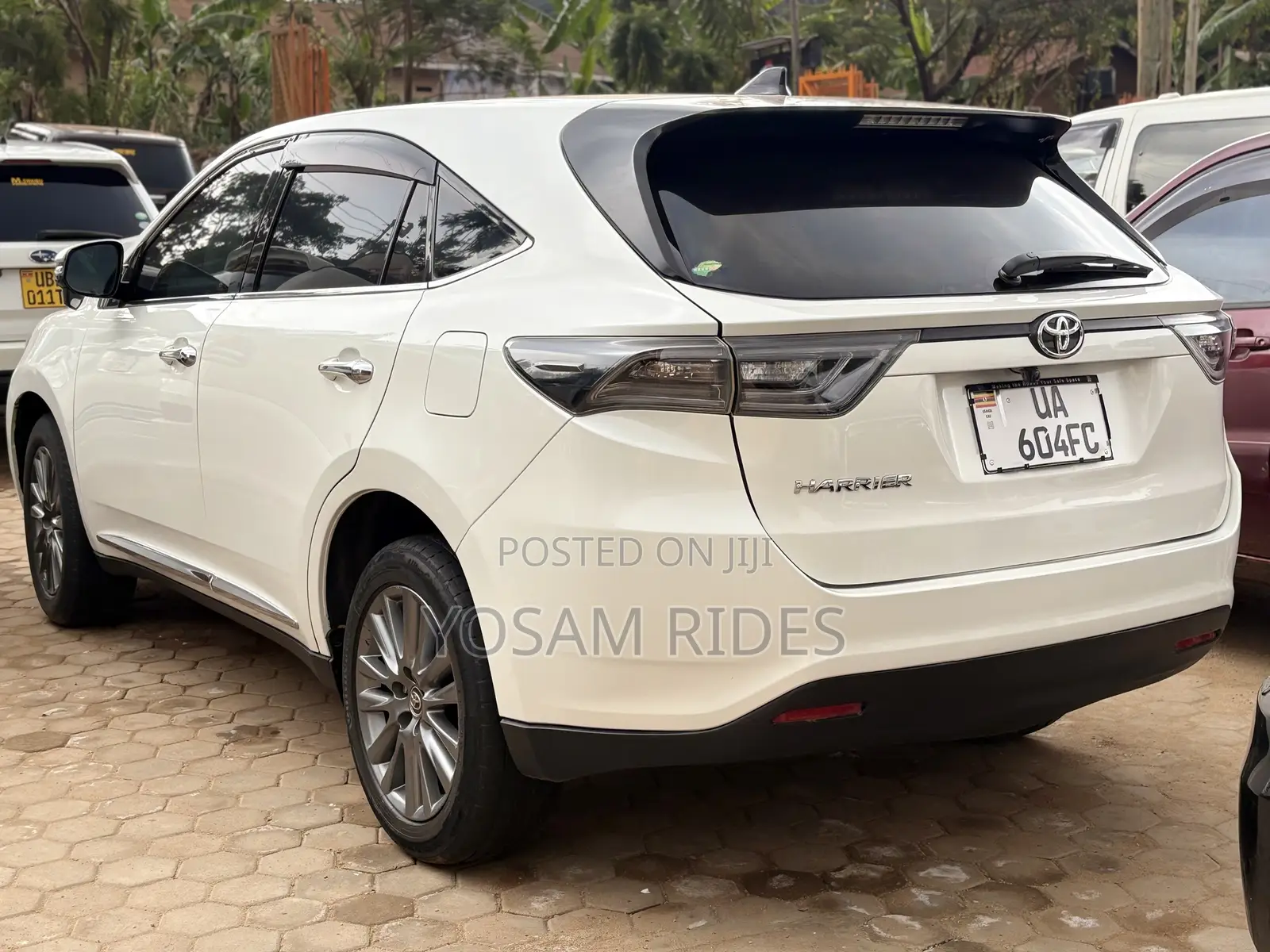 Toyota Harrier 2.0 2015 Black
