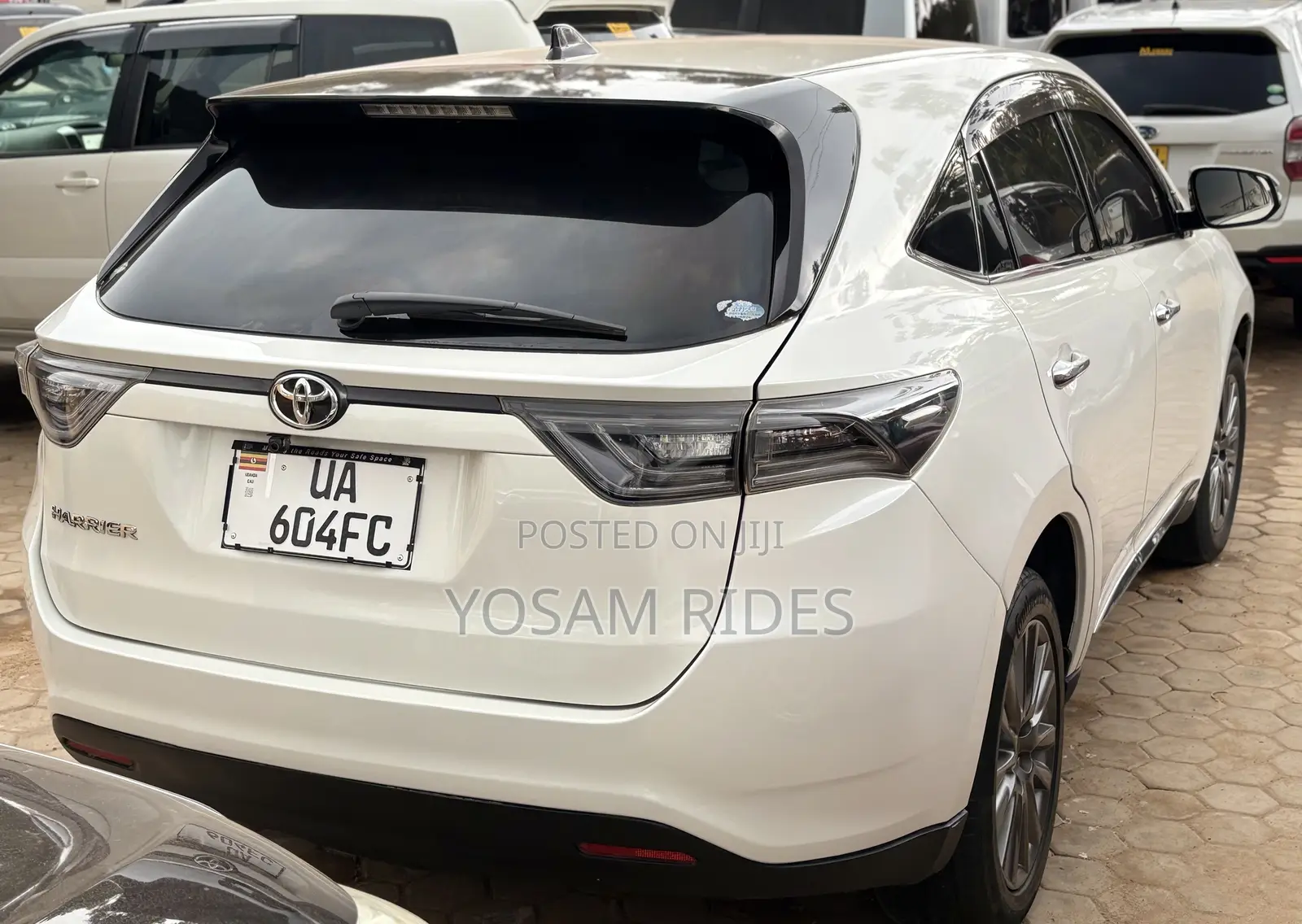 Toyota Harrier 2.0 2015 Black