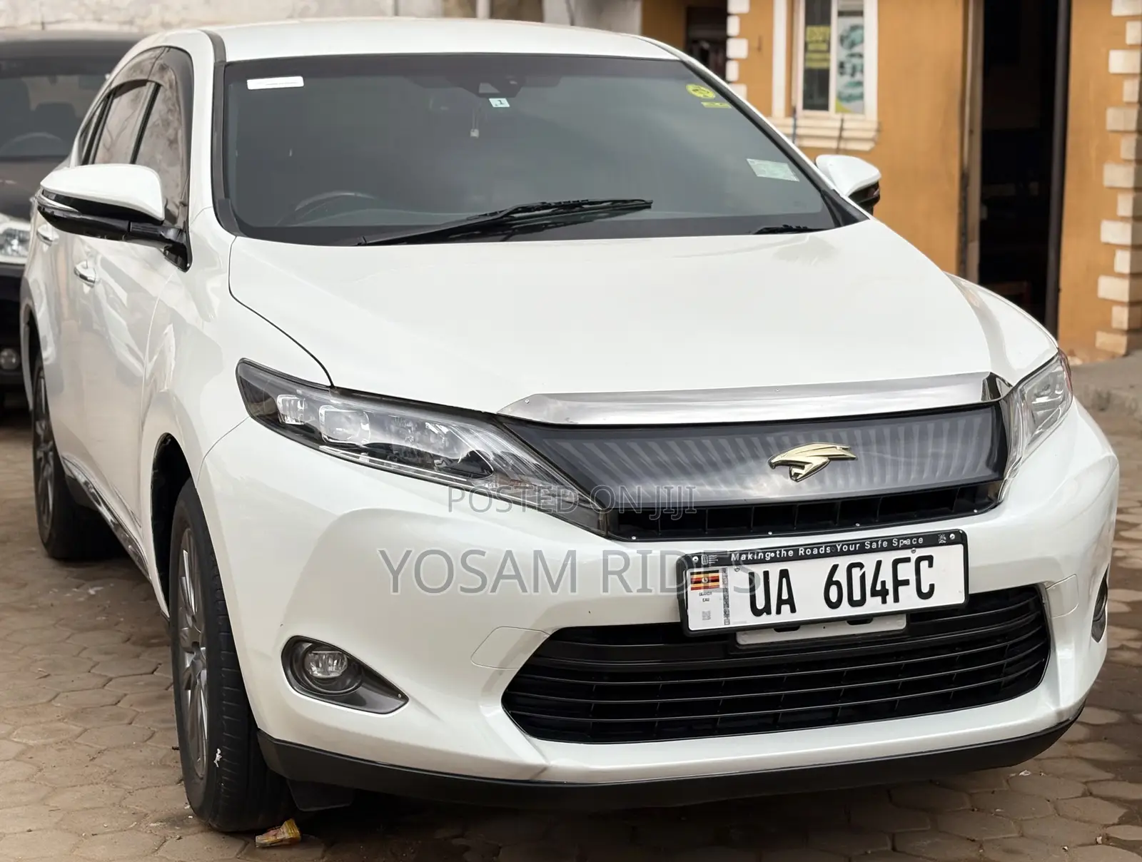 Toyota Harrier 2.0 2015 Black