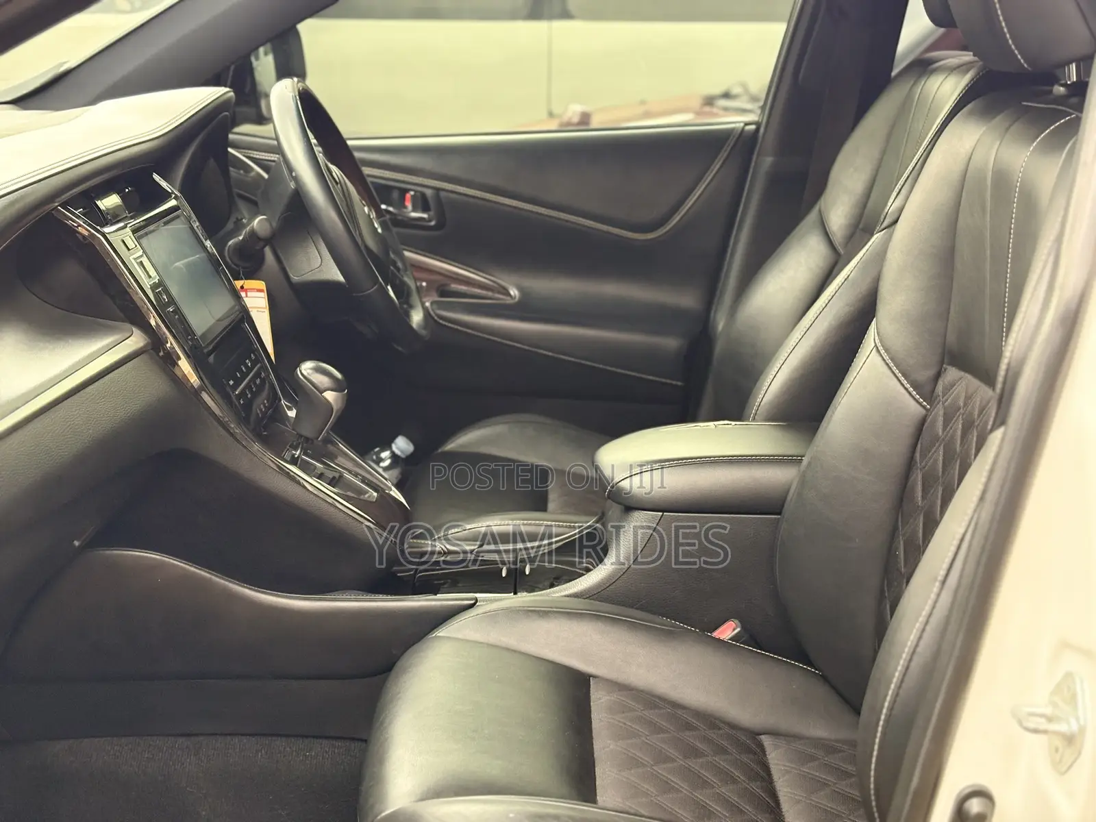 Toyota Harrier 2.0 2015 Black