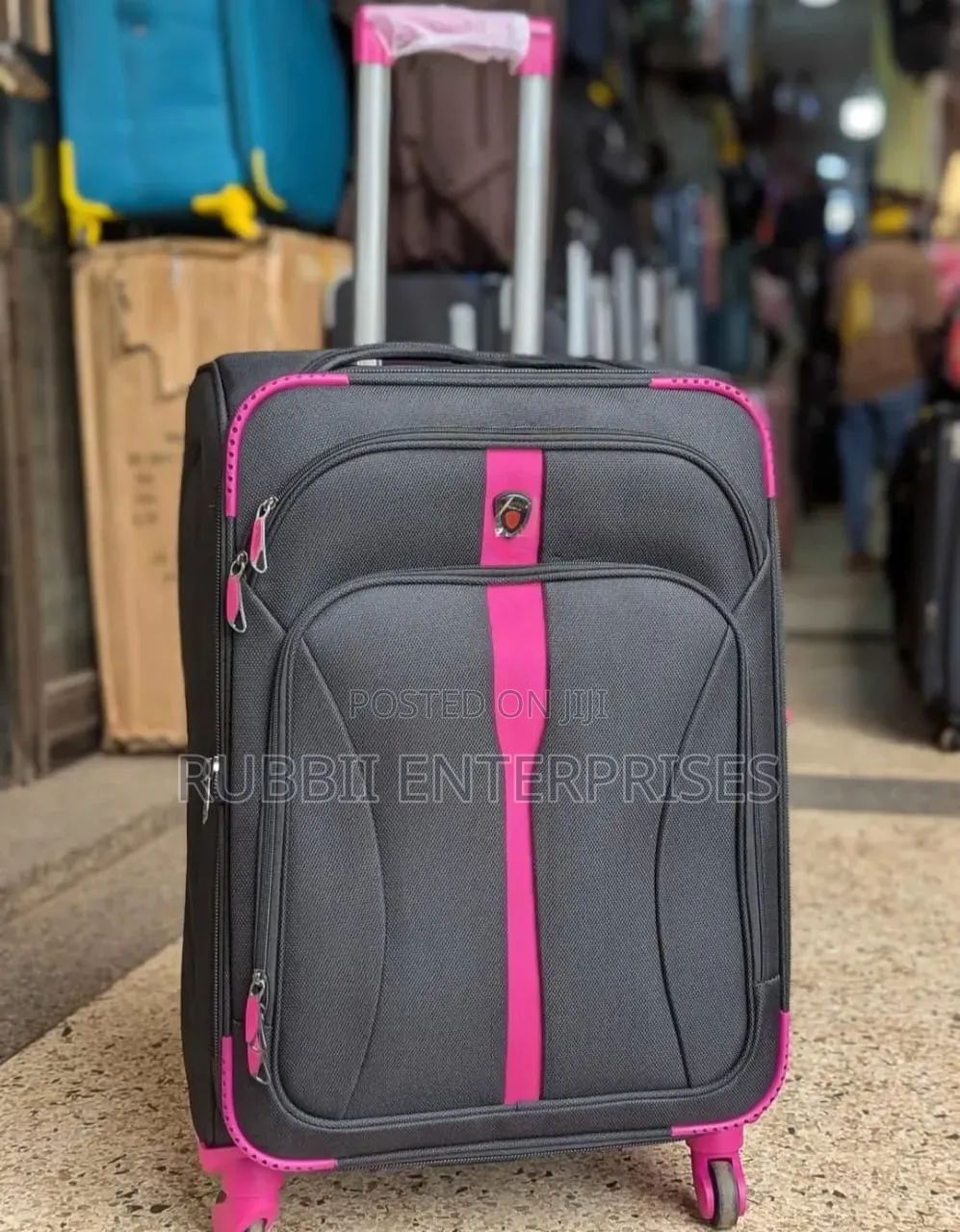 Black and Pink Softside Oxford Fabric Suitcase (Meduim)