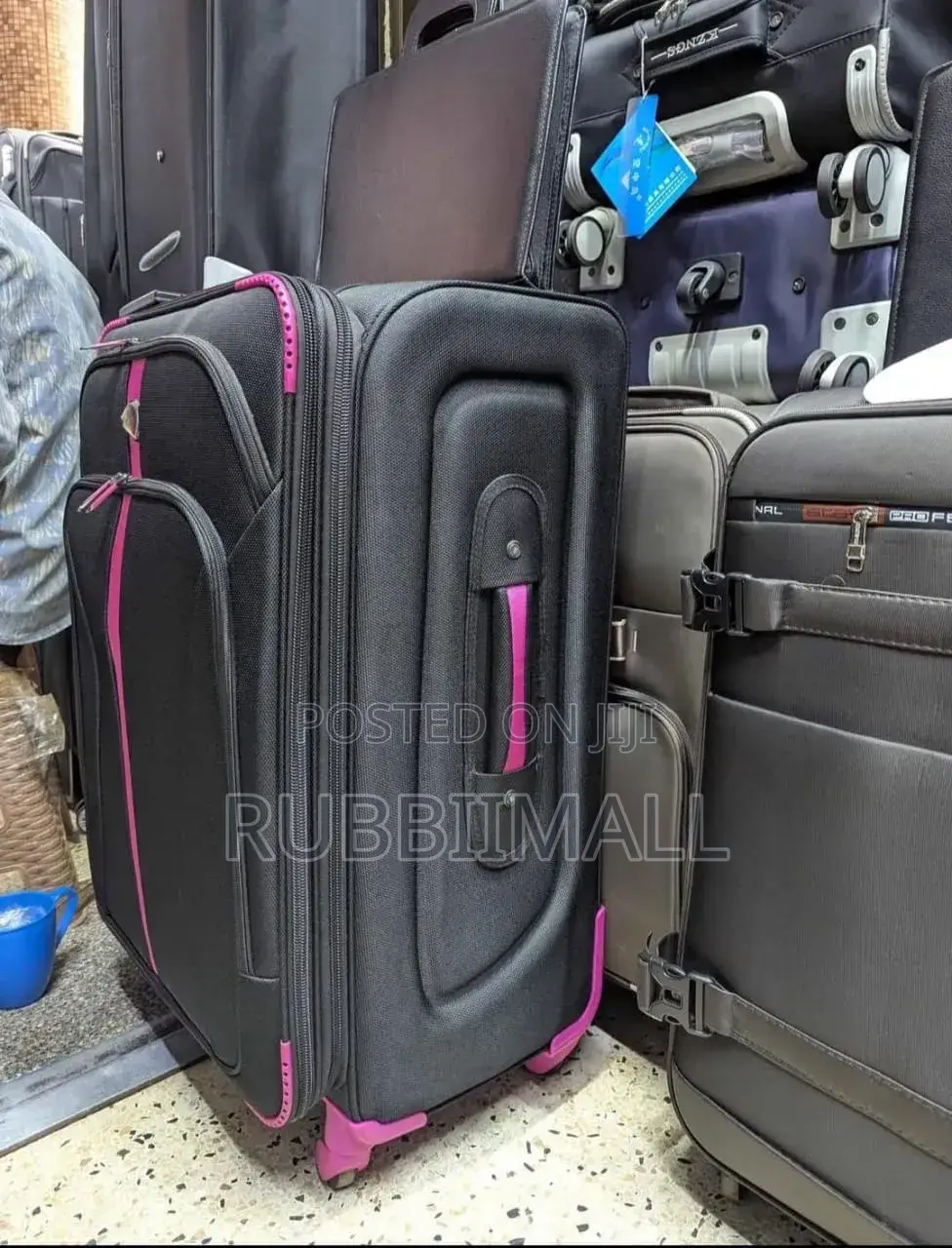 Black and Pink Softside Oxford Fabric Suitcase (Meduim)