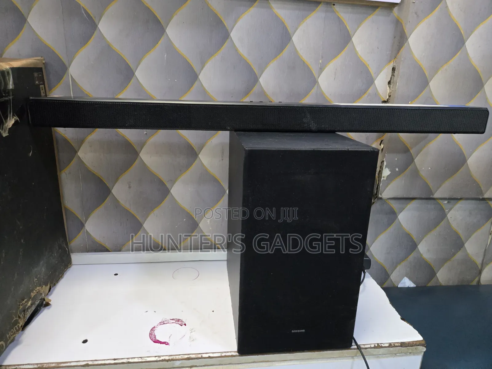 Samsung A550 Bluetooth Sound Bar With a Wireless Sub Woofer