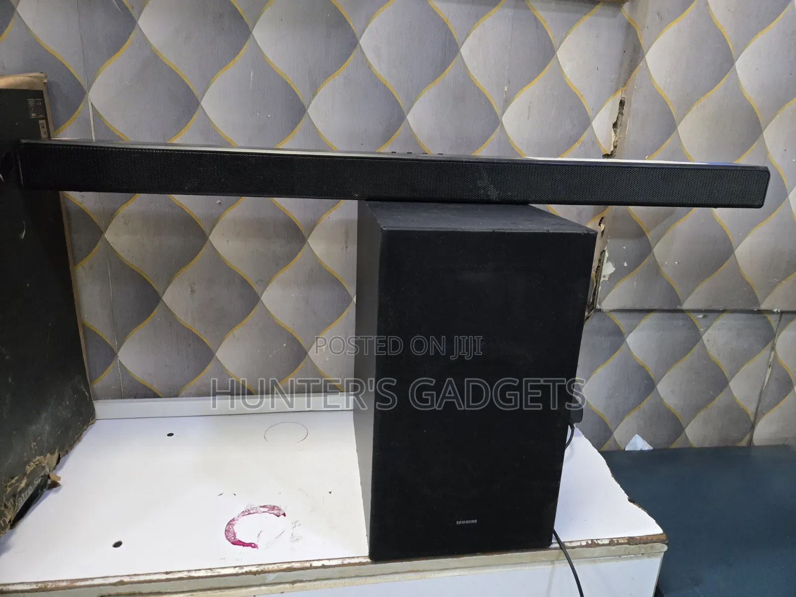 Samsung A550 Bluetooth Sound Bar With a Wireless Sub Woofer