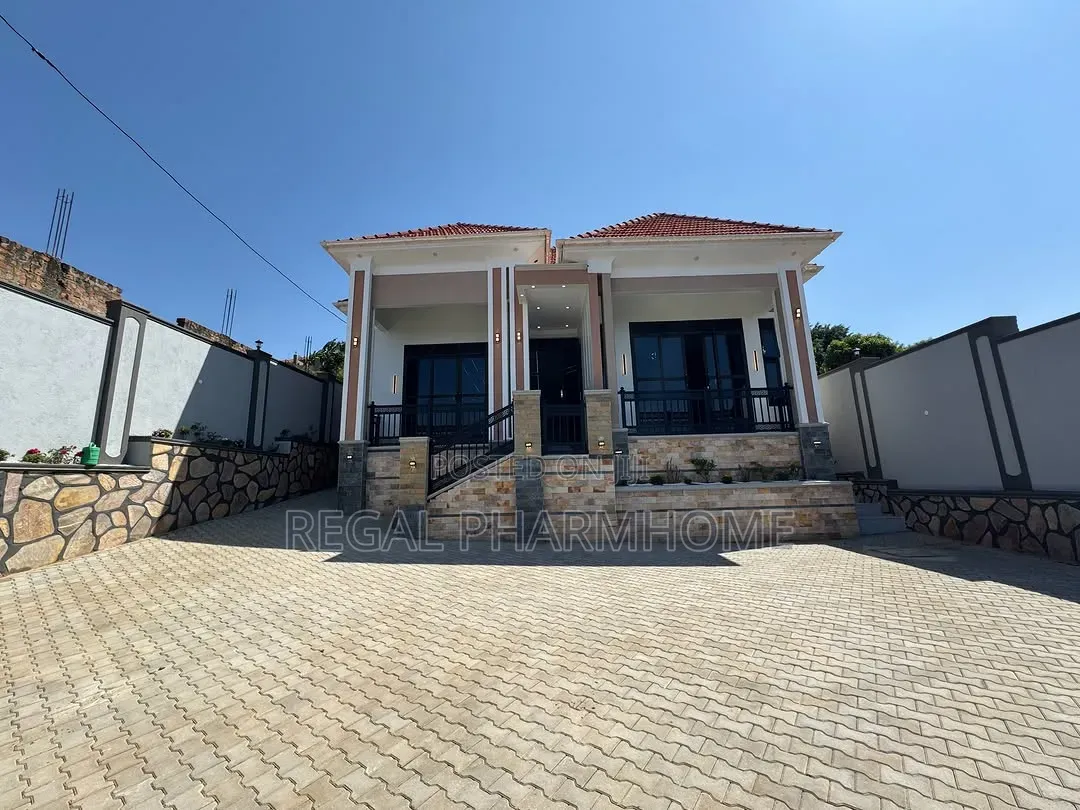 4bdrm Bungalow in Kiwatule, Central Division for rent