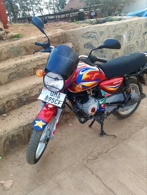 Bajaj Boxer 125 2025 Red