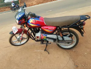 Bajaj Boxer 125 2024 Red