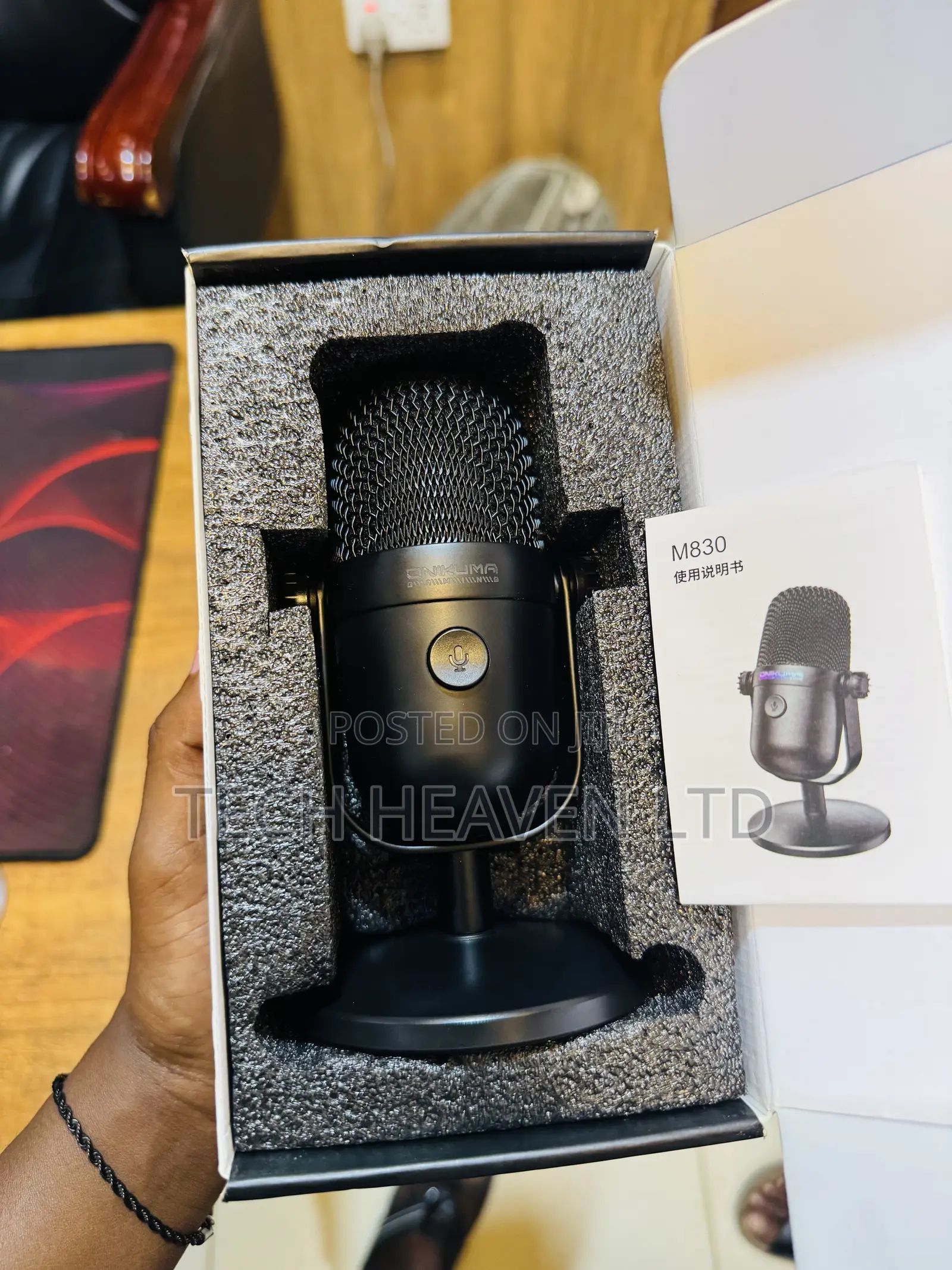 Gaming Microphone With Noise Cancellation Mute Button