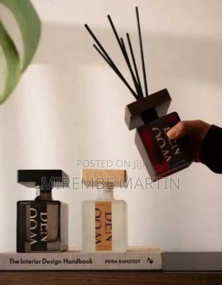 Elegant Luxury Aroma Diffuser With Wooden Decoration