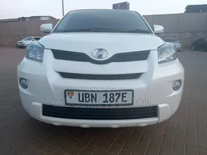 Toyota IST 2009 White