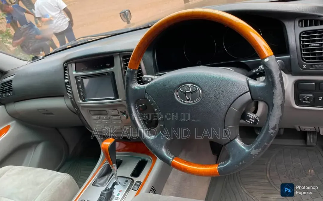 Toyota Land Cruiser 2002 Black