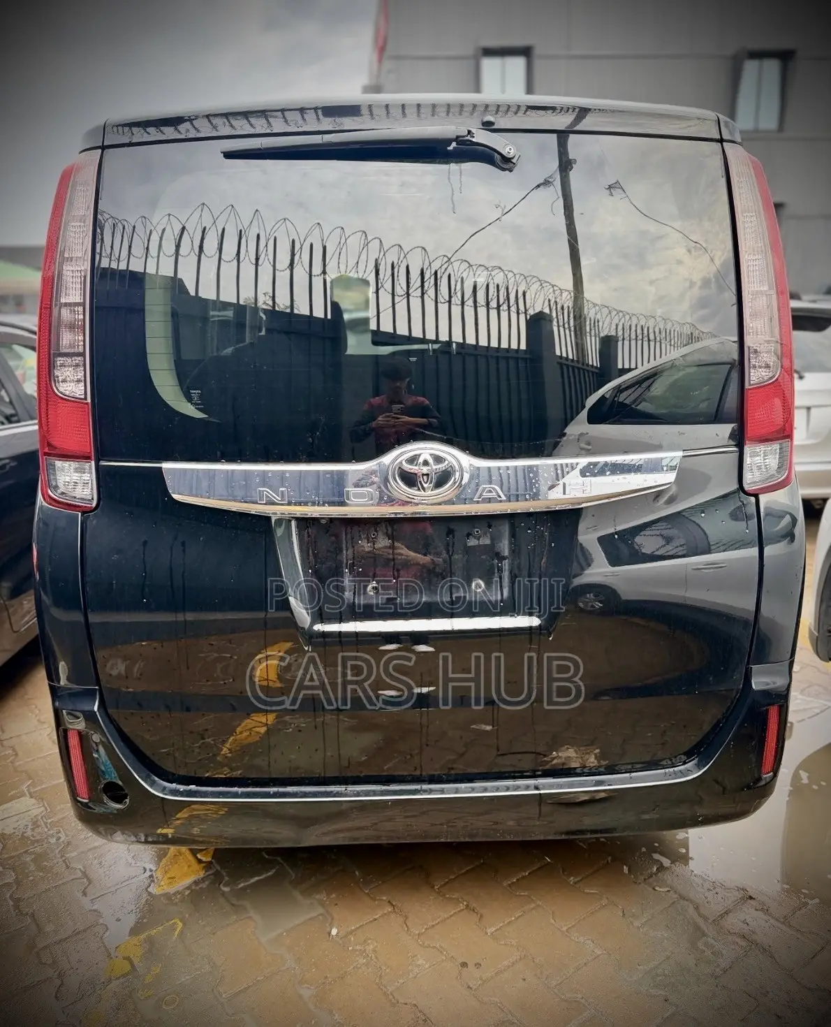 Toyota Noah 2.0 AWD (7 Seater) 2017 Black