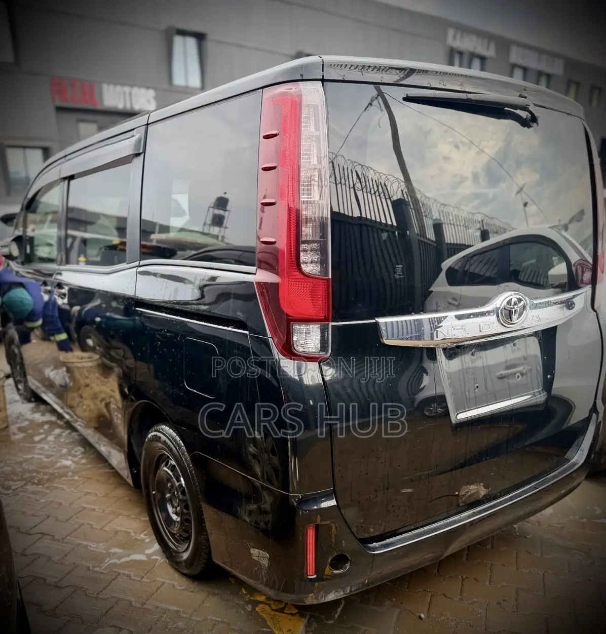 Toyota Noah 2.0 AWD (7 Seater) 2017 Black