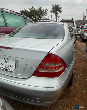 Mercedes-Benz C200 2002 Silver