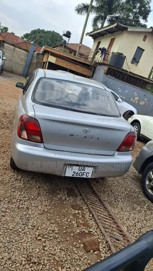 Toyota Platz 2001 Silver