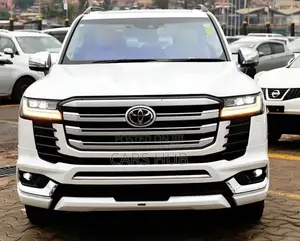 Toyota Land Cruiser LC300 2024 White
