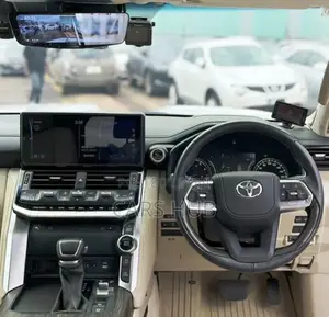Toyota Land Cruiser LC300 2024 White