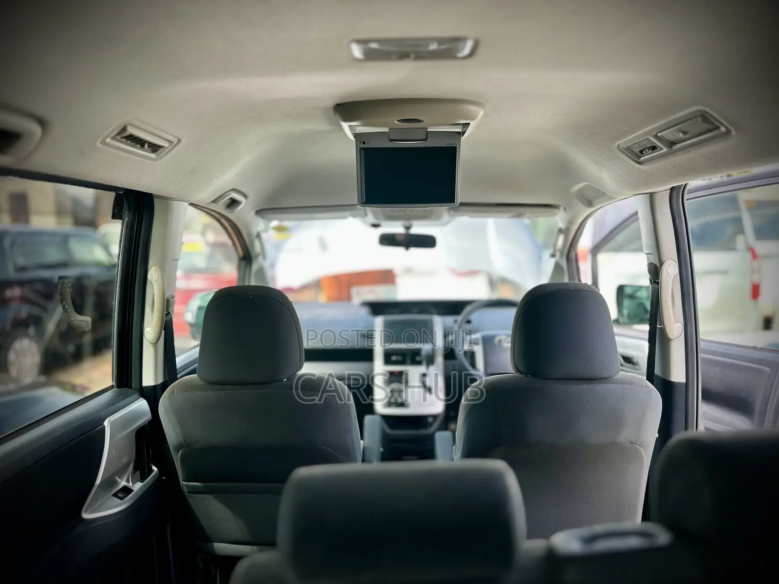 Toyota Noah 2.0 143hp AWD (8 Seater) 2013 Gray
